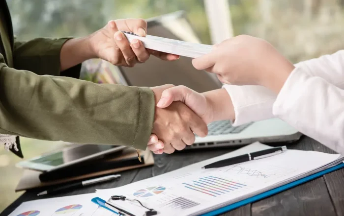 Negociación de deudas en México y acuerdo financiero con reparadora de crédito.