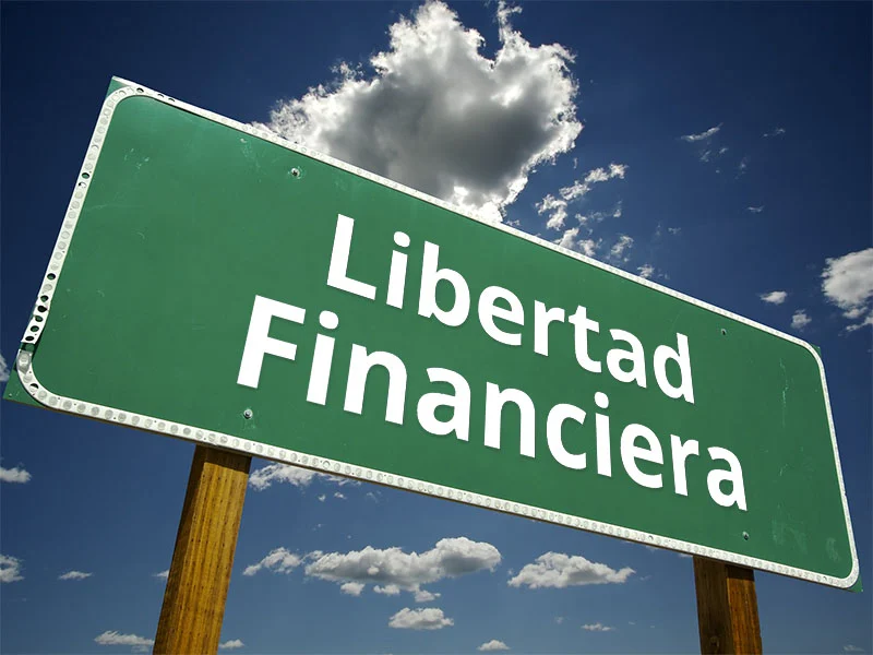 Letrero verde en carretera con la leyenda Libertad Financiera para negociación de deudas